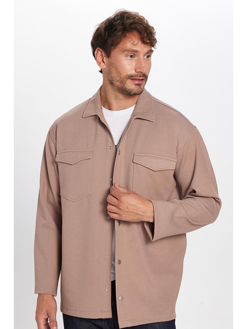 Bej Erkek Relax Fit Rahat Kesim Çift Cepli Örme Vizon Apaş Yaka Gömlek-1