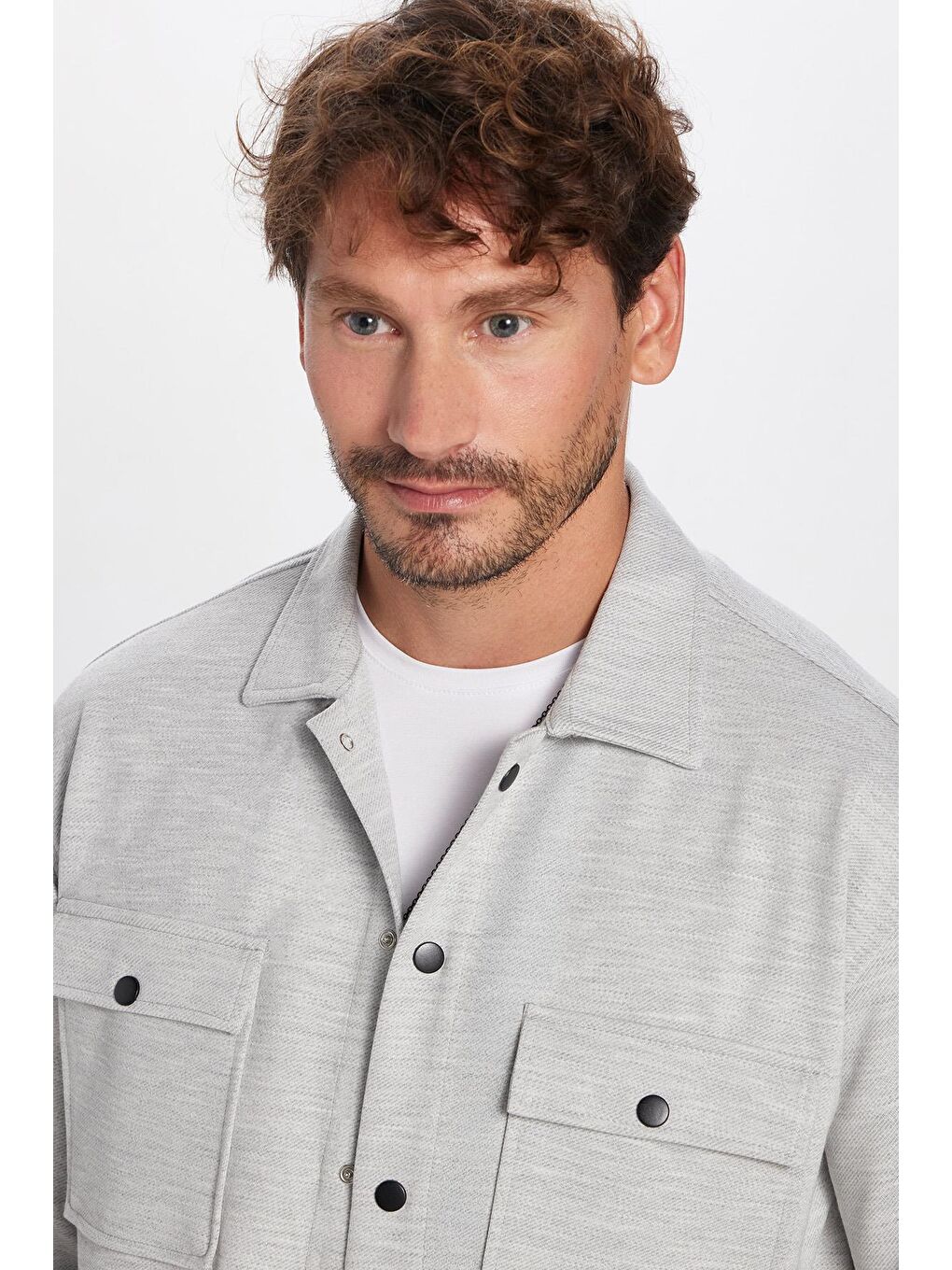 Erkek Relax Fit Rahat Kesim Çift Cepli Örme Gri Apaş Yaka Gömlek