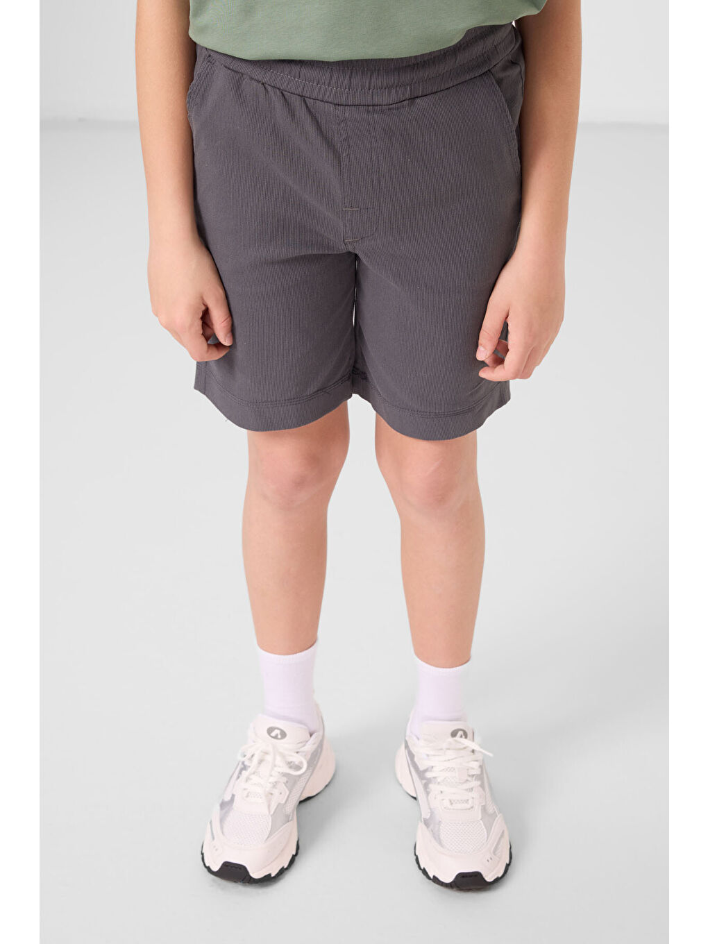 Açık Yeşil-Antrasit Pamuklu Oversize Fit Dokuma Hafif Esnek Chino Erkek Çocuk Şort Takım - 11279-1