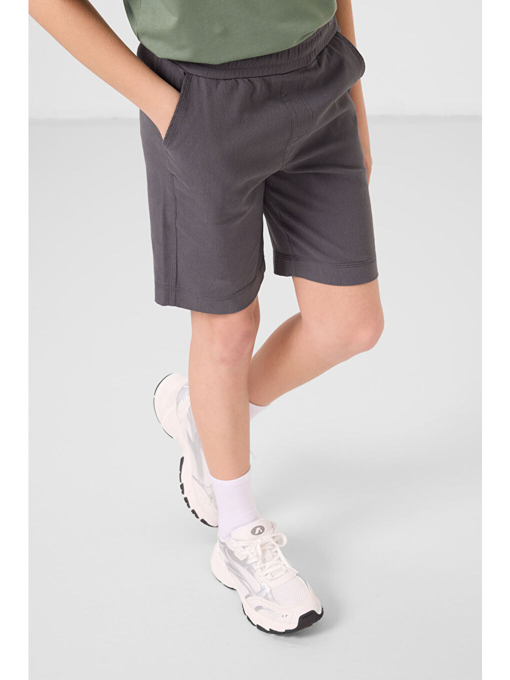 Açık Yeşil-Antrasit Pamuklu Oversize Fit Dokuma Hafif Esnek Chino Erkek Çocuk Şort Takım - 11279-2