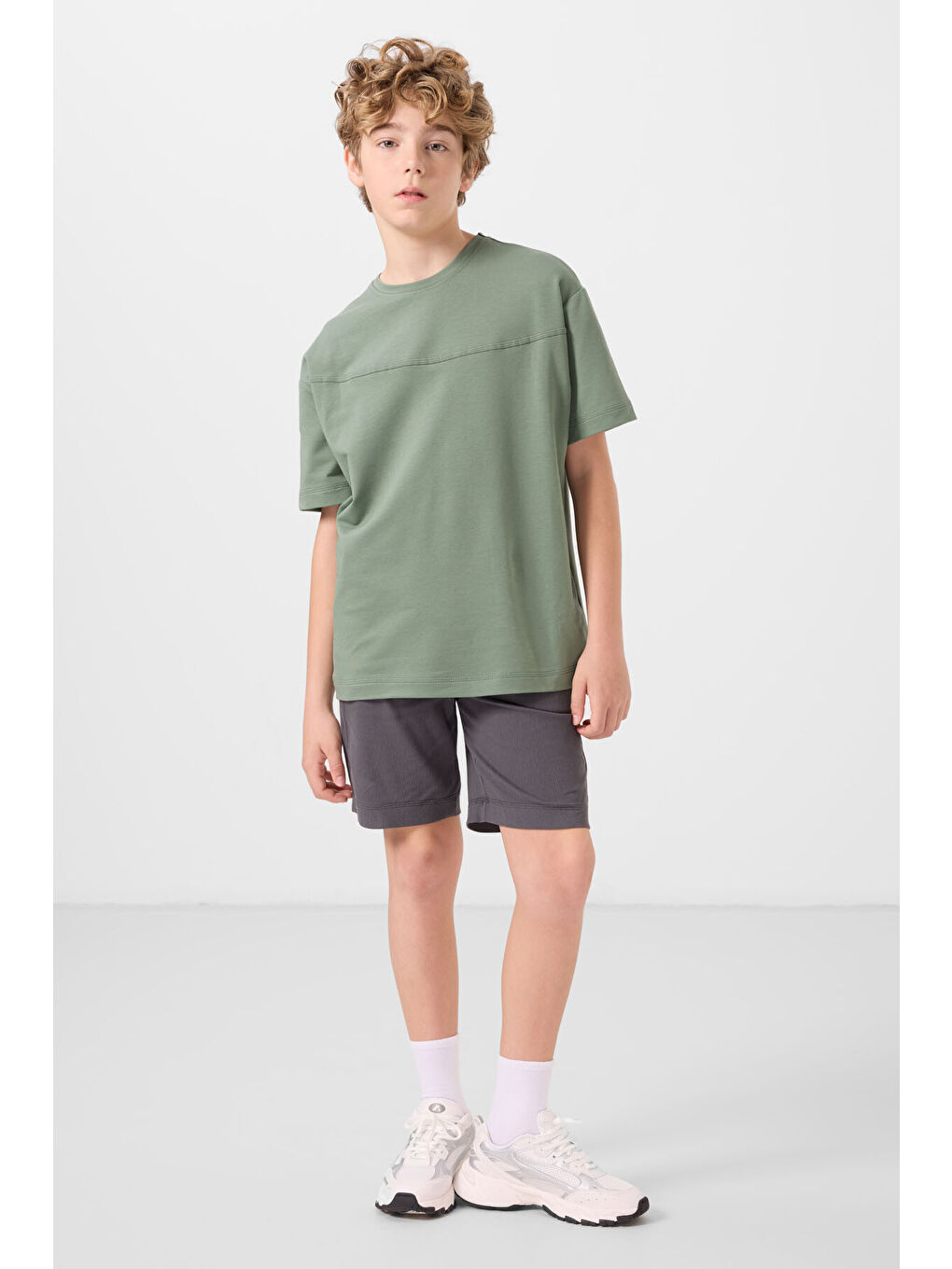 Açık Yeşil-Antrasit Pamuklu Oversize Fit Dokuma Hafif Esnek Chino Erkek Çocuk Şort Takım - 11279-4