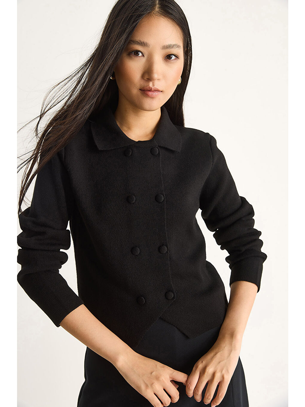 Siyah Kadın Çift Düğme Detaylı Kruvaze Hırka-2