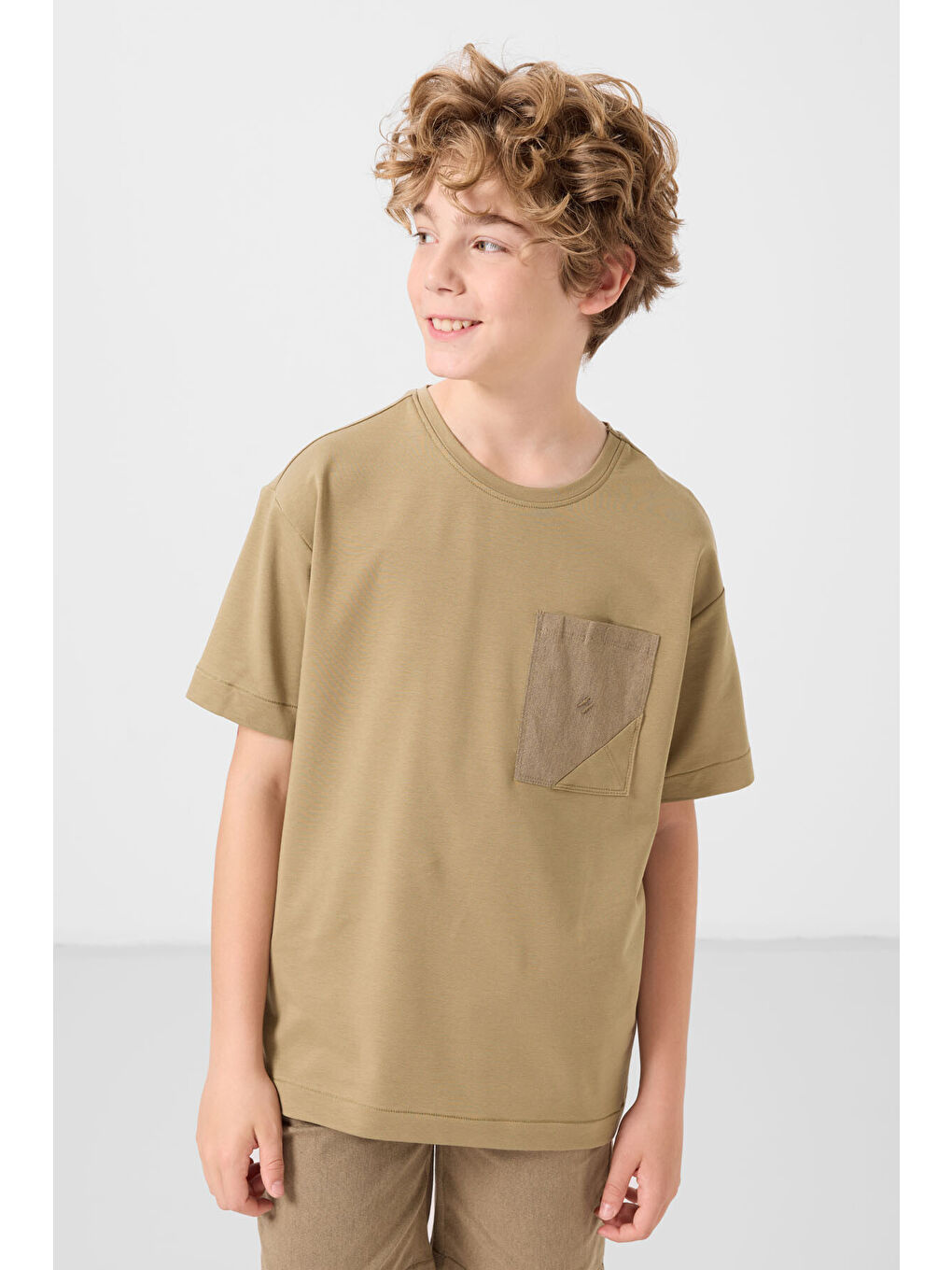 Koyu Bej-Camel Pamuklu Oversize Fit Dokuma Hafif Esnek Chino Erkek Çocuk Şort Takım - 11278-2