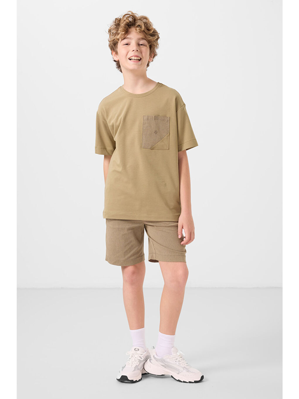 Koyu Bej-Camel Pamuklu Oversize Fit Dokuma Hafif Esnek Chino Erkek Çocuk Şort Takım - 11278-4