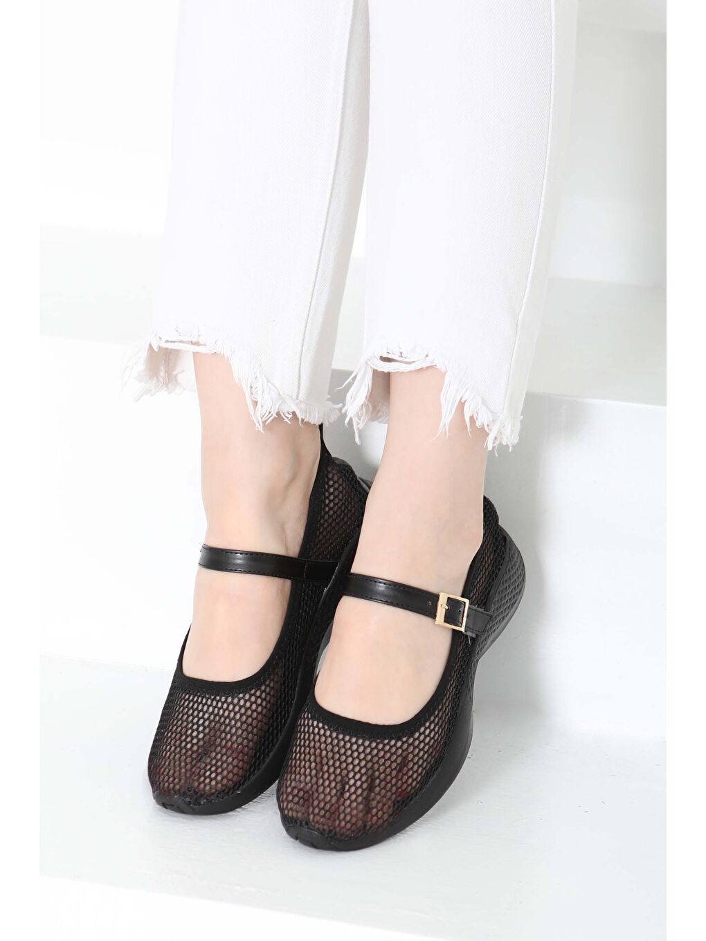 Kadın Siyah Kemerli File Babet Ayakkabı - 27144-2