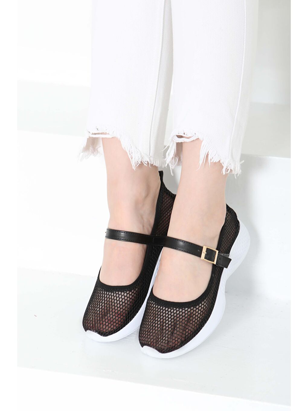 Kadın Siyah Kemerli File Babet Ayakkabı - 27144-5