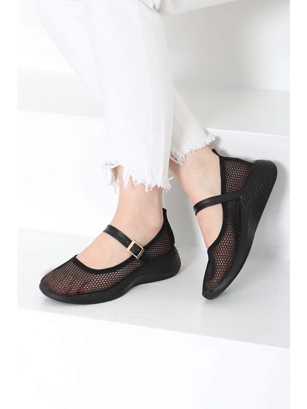 Kadın Siyah Kemerli File Babet Ayakkabı - 27144-6