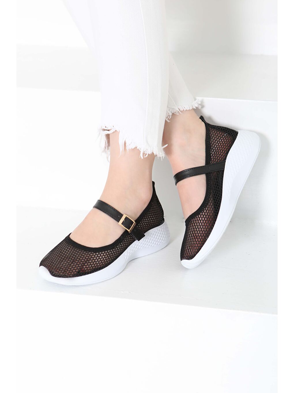 Kadın Siyah Kemerli File Babet Ayakkabı - 27144-7