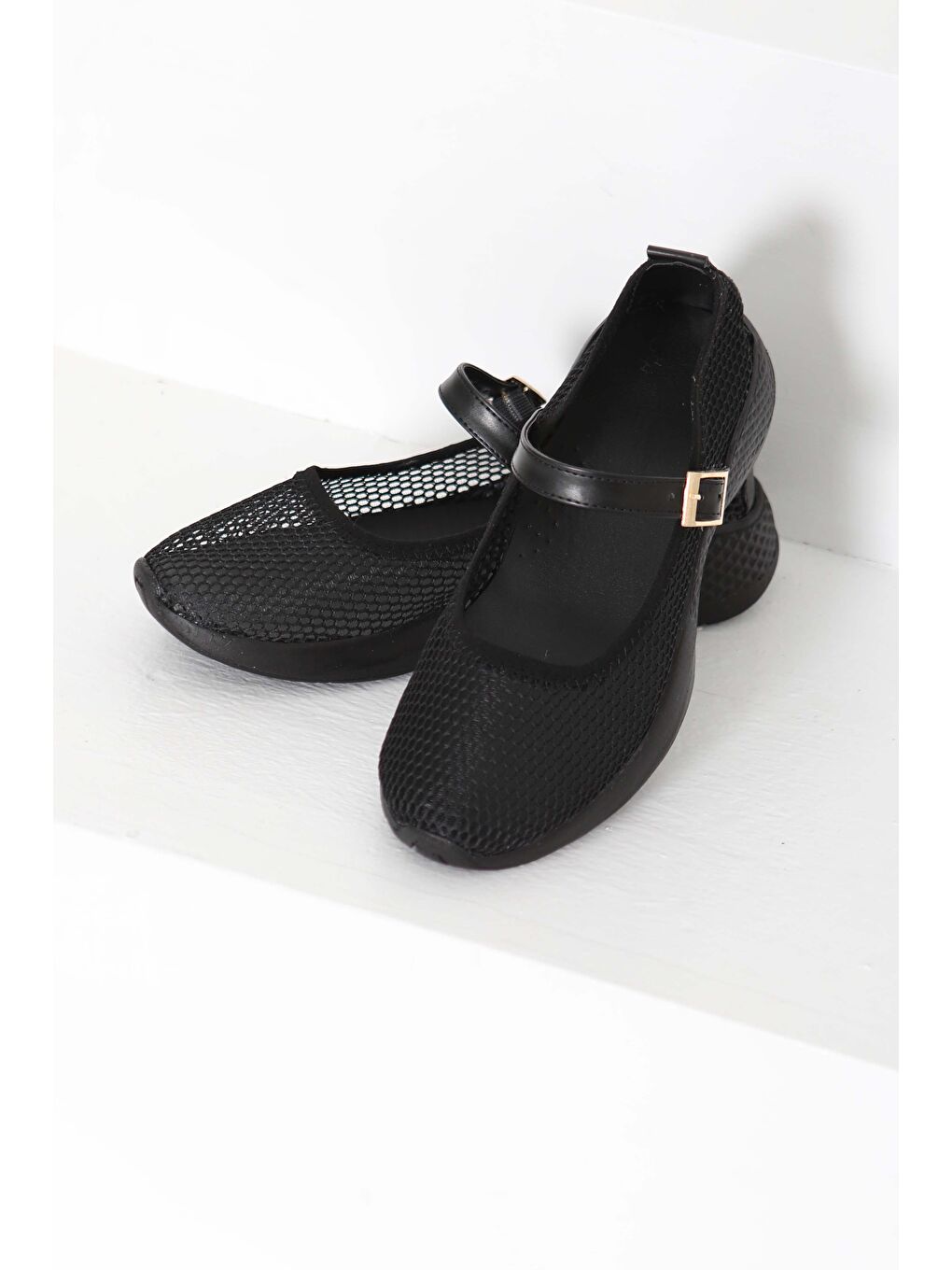 Kadın Siyah Kemerli File Babet Ayakkabı - 27144-8