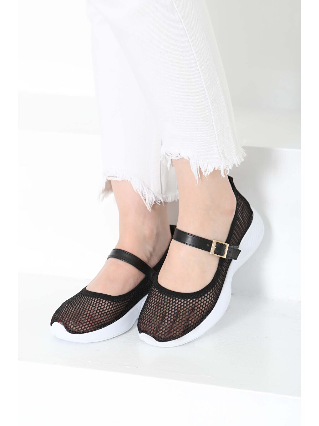 Kadın Siyah Kemerli File Babet Ayakkabı - 27144-9