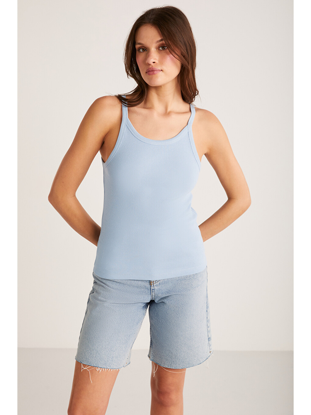 Emıly Kadın Regular Fit Normal Kalıp Pamuklu Kalın Askılı Oyuk Yaka Örme Mavi Atlet-3