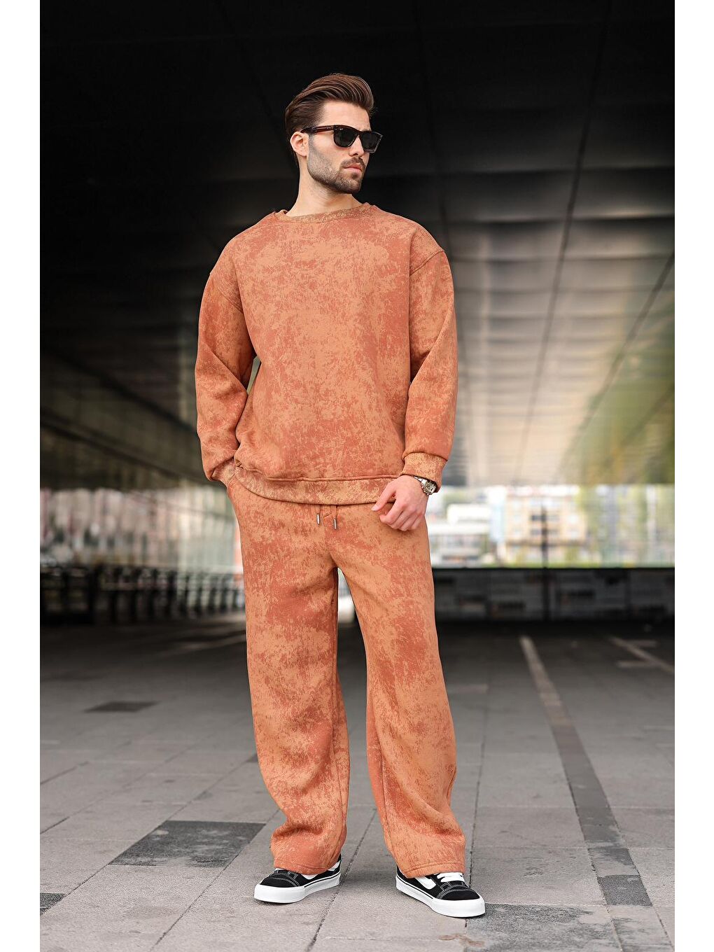 Kahverengi Bisiklet Yaka Batik Desenli Erkek Sweatshirt Pantolon Takım E7344