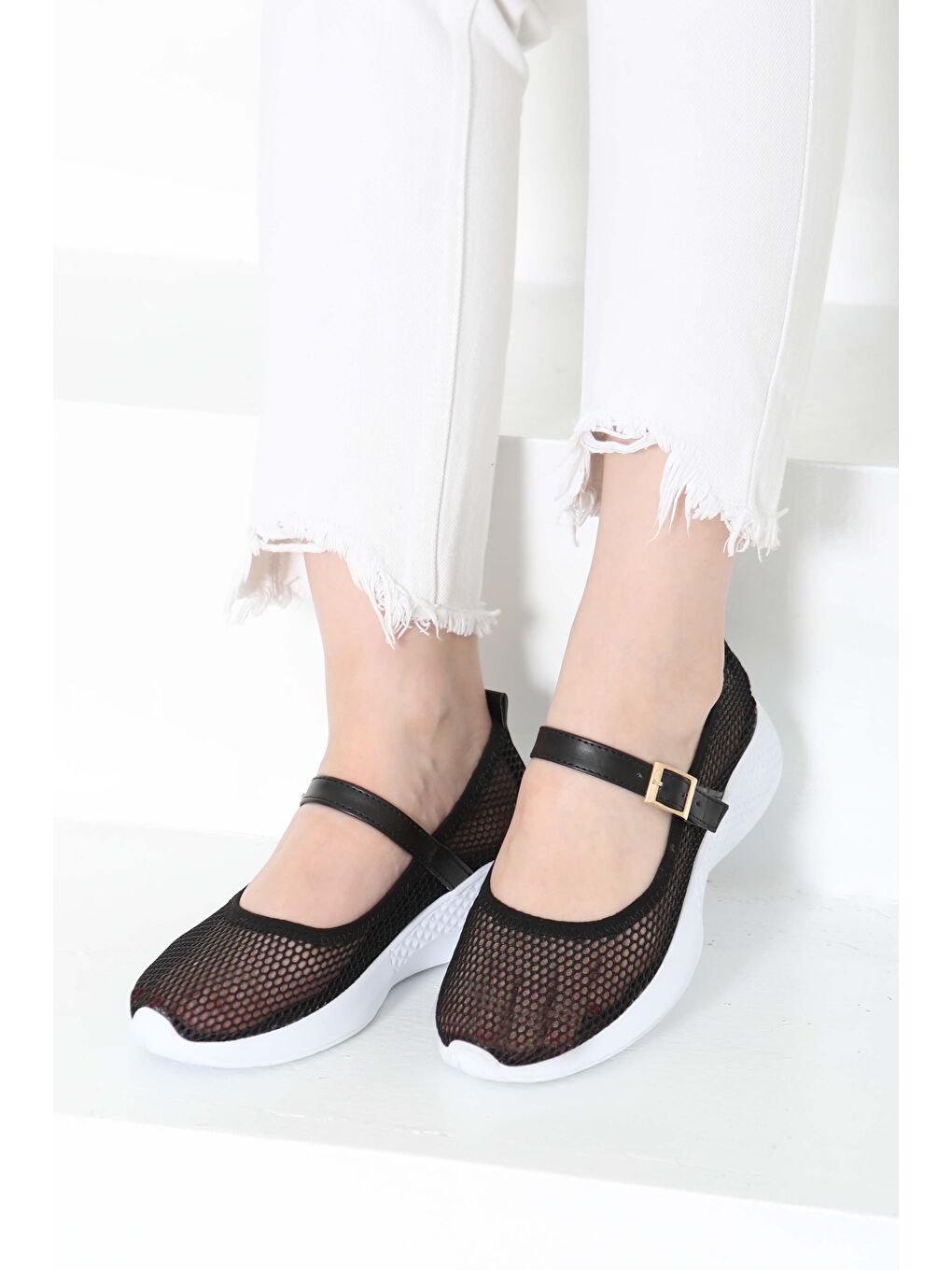 Kadın Siyah Beyaz Kemerli File Babet Ayakkabı - 27144-1