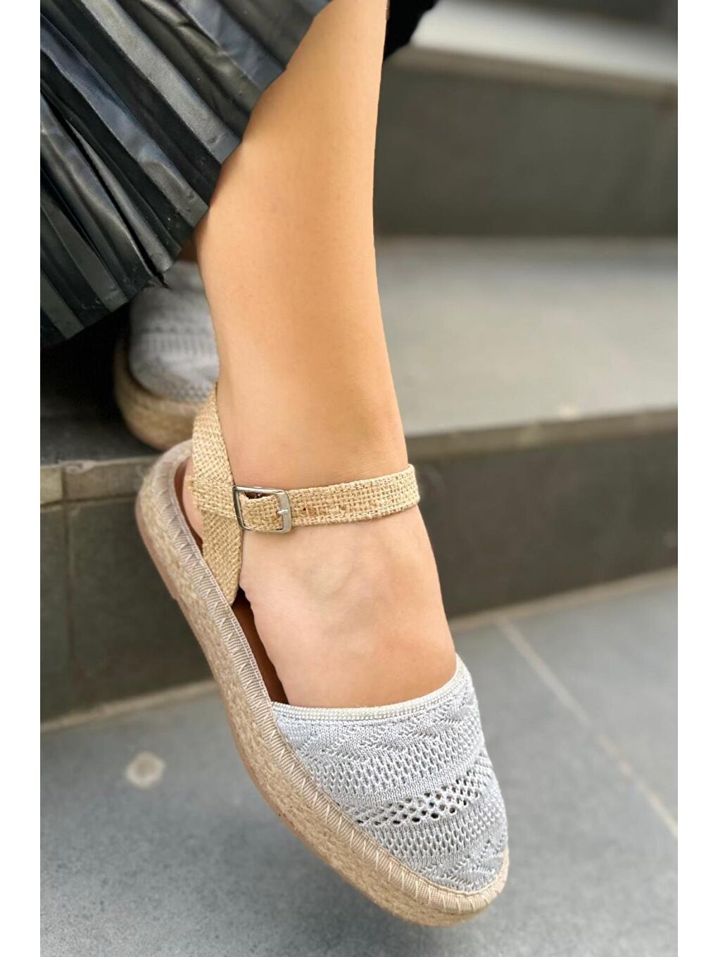 Gri Glara Önü Kapalı Hasır Görünümlü Kadın Triko Sandalet-2