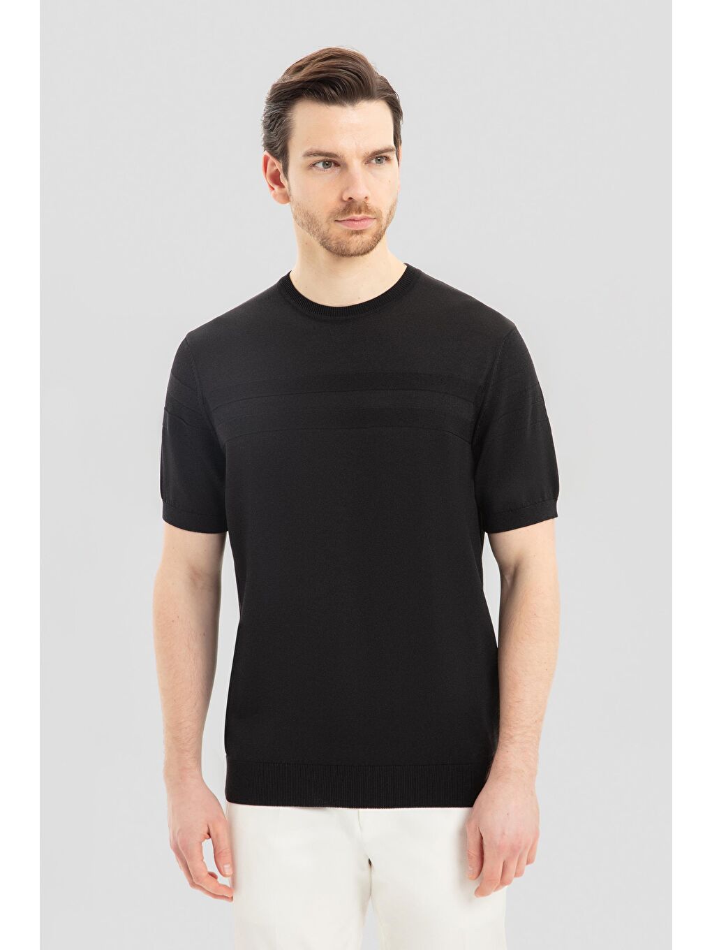 Siyah Slim Fit Jakarlı Triko Bisiklet Yaka Tişört