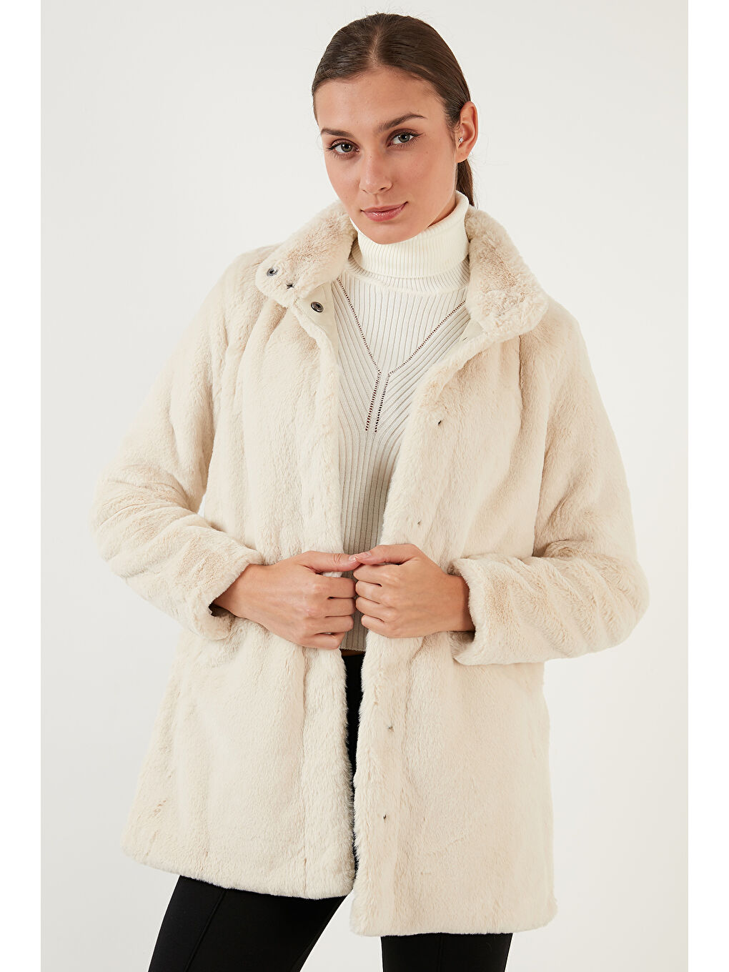 Bej Regular Fit Dik Yaka Cepli Yumuşak Dokulu Suni Kürk Onlvida Kadın Mont 15164600-1