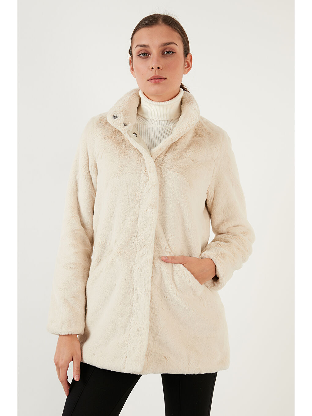 Bej Regular Fit Dik Yaka Cepli Yumuşak Dokulu Suni Kürk Onlvida Kadın Mont 15164600-2