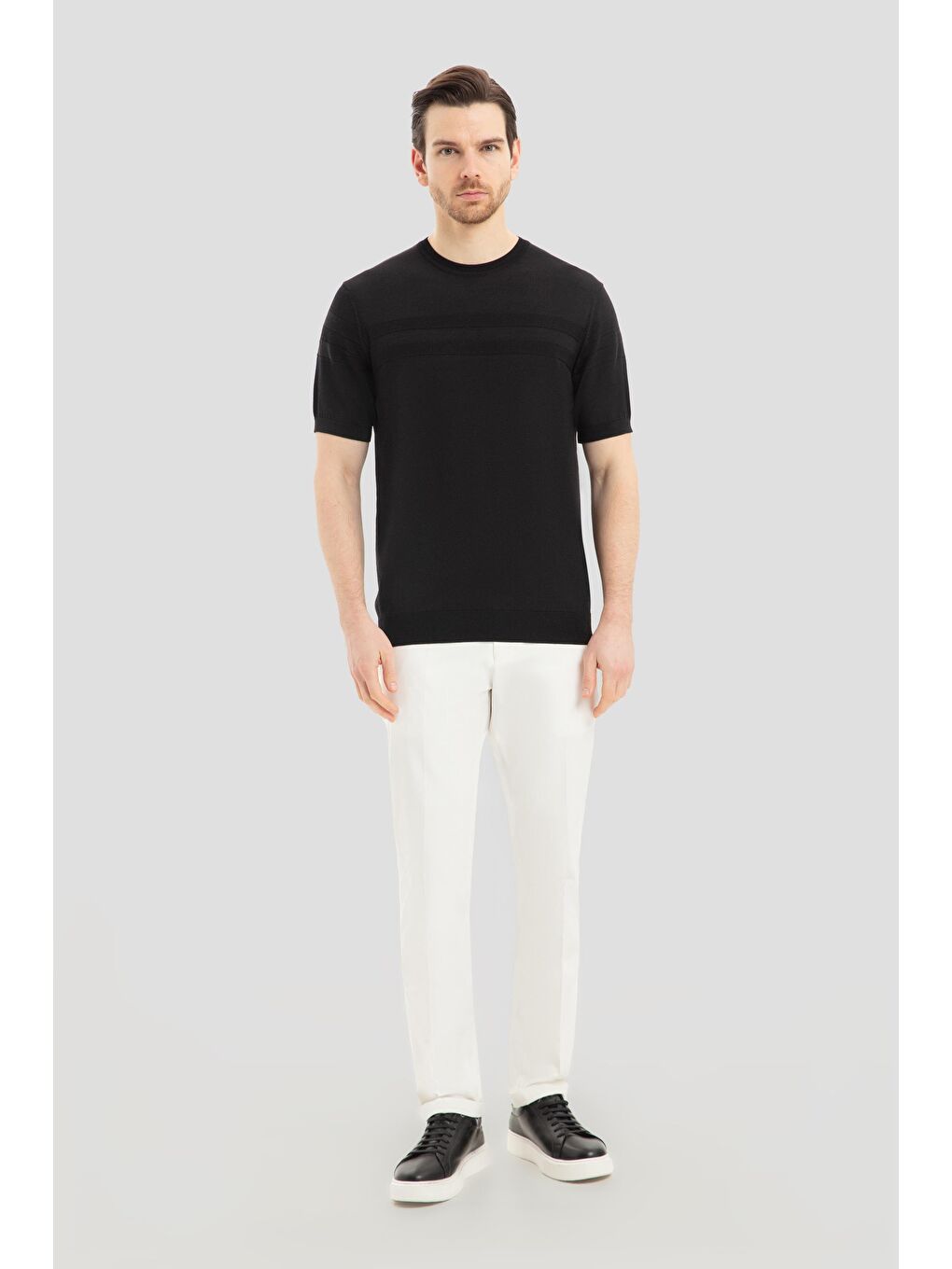 Siyah Slim Fit Jakarlı Triko Bisiklet Yaka Tişört-1