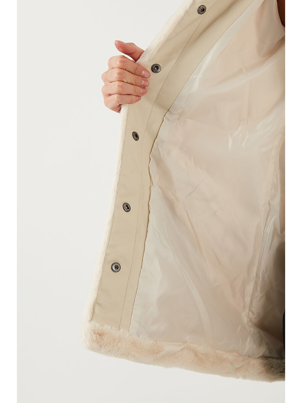 Bej Regular Fit Dik Yaka Cepli Yumuşak Dokulu Suni Kürk Onlvida Kadın Mont 15164600-5