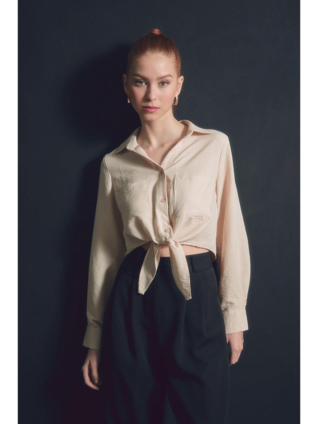 Bej Önü Bağlamalı Crop Gömlek