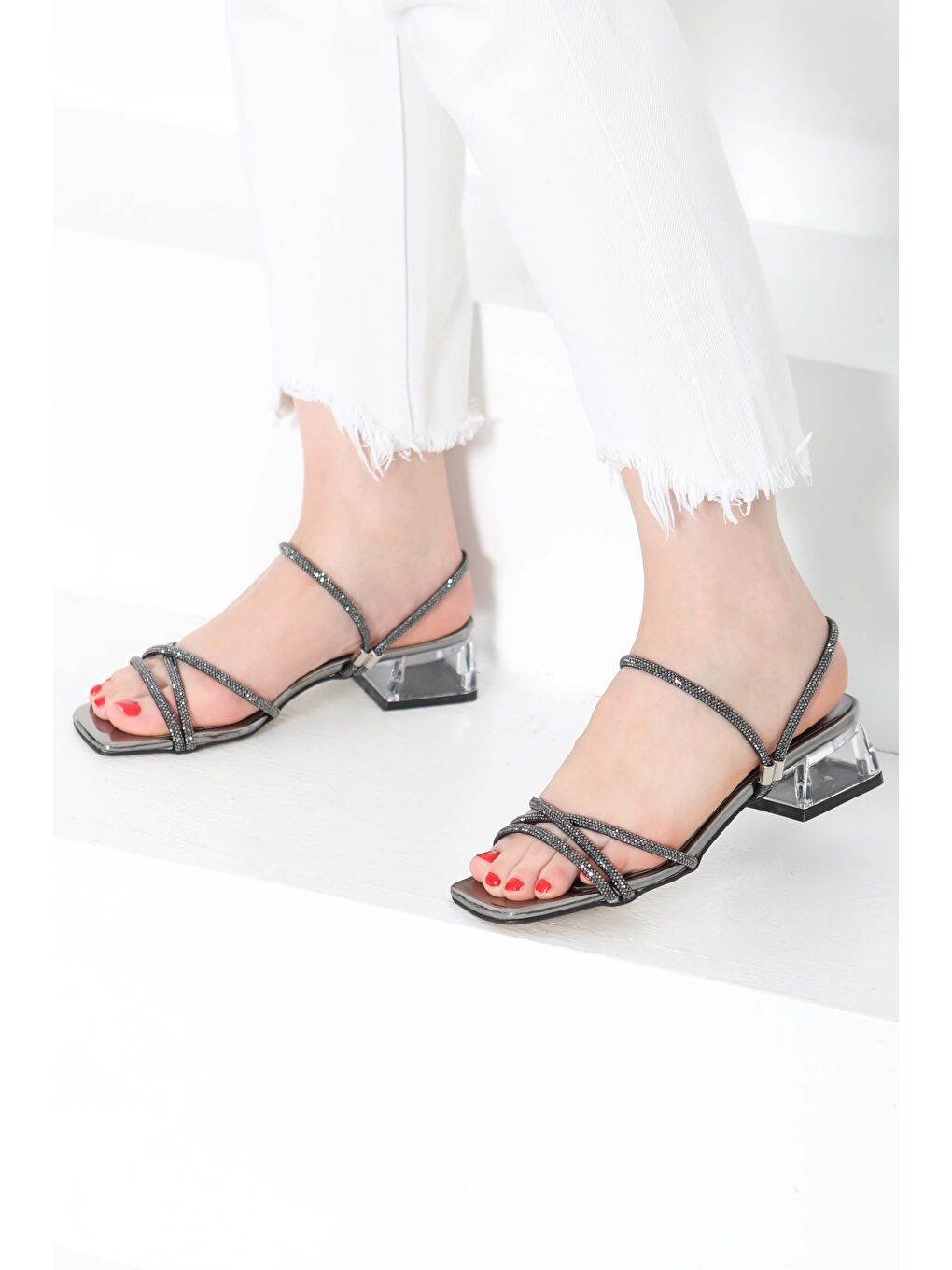 Kadın Metalik Gri Çapraz Detaylı Terlik - 27150-3