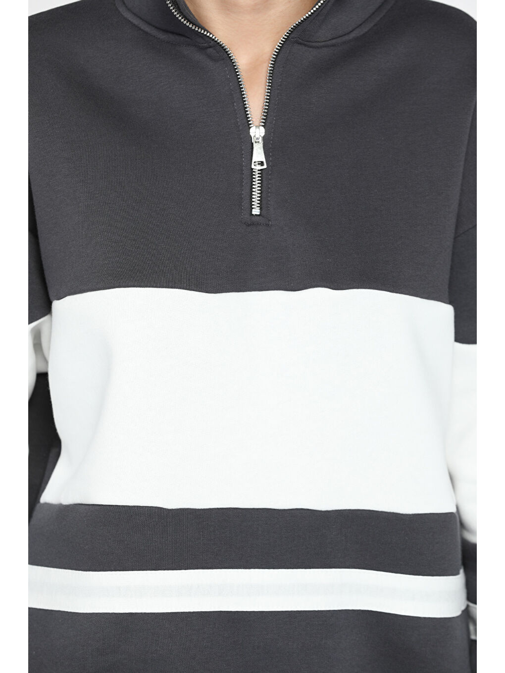 Gri Renk Garnili Yarım Fermuarlı Üç İplik Şardonlu Sweatshirt-3