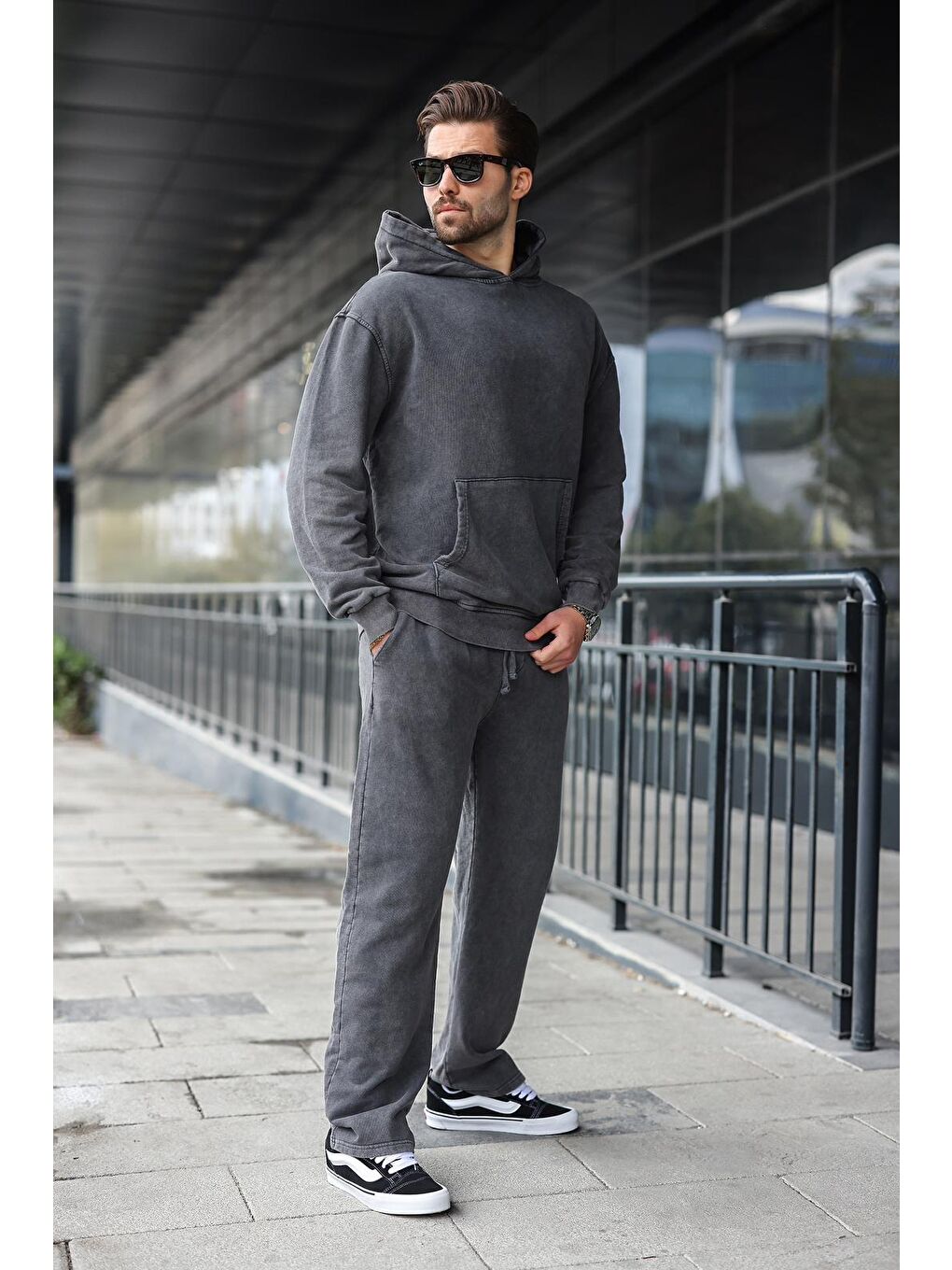 Siyah Kanguru Cep Kapüşonlu Erkek Eşofman Takımı E7341-4