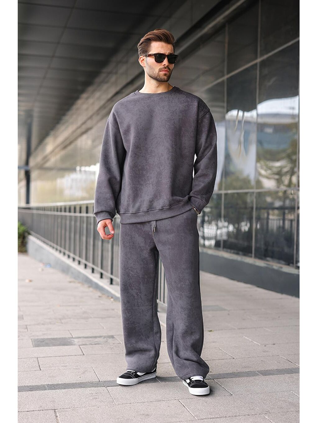 Gri Füme Bisiklet Yaka Batik Desenli Erkek Sweatshirt Pantolon Takım E7344