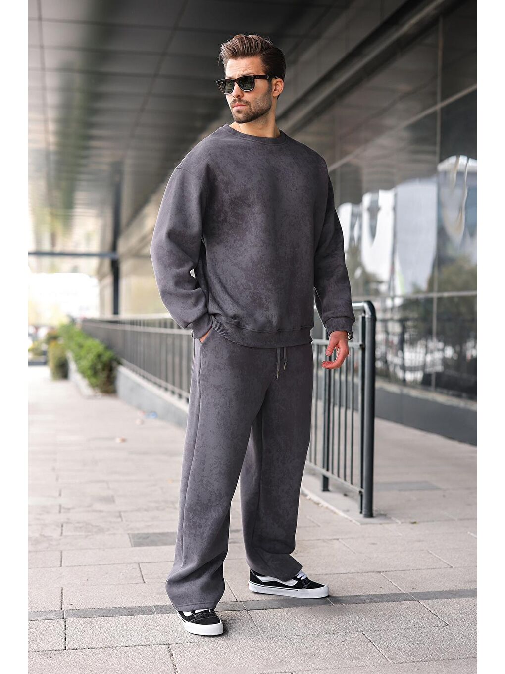 Gri Füme Bisiklet Yaka Batik Desenli Erkek Sweatshirt Pantolon Takım E7344-1