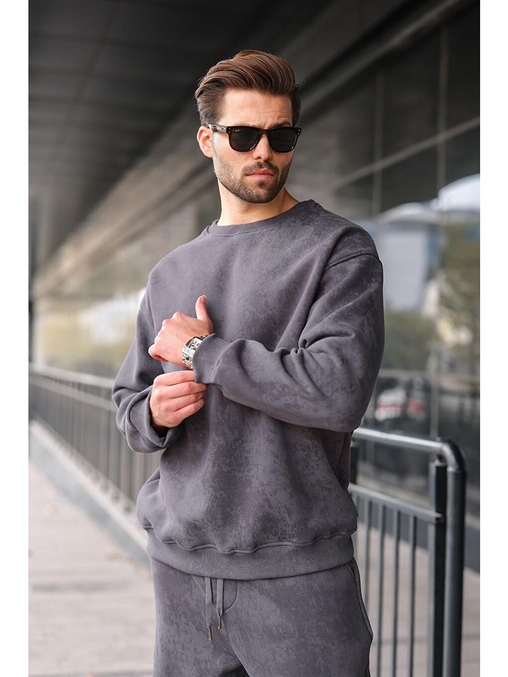 Gri Füme Bisiklet Yaka Batik Desenli Erkek Sweatshirt Pantolon Takım E7344-2