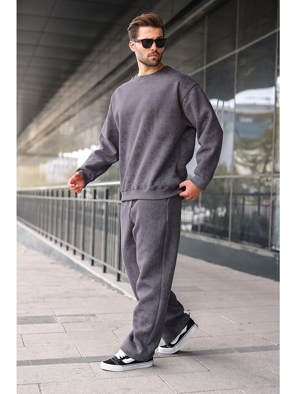 Gri Füme Bisiklet Yaka Batik Desenli Erkek Sweatshirt Pantolon Takım E7344-3