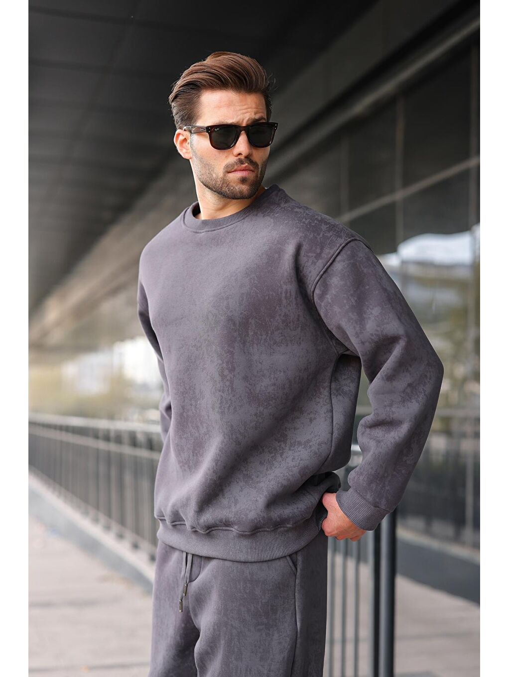 Gri Füme Bisiklet Yaka Batik Desenli Erkek Sweatshirt Pantolon Takım E7344-4