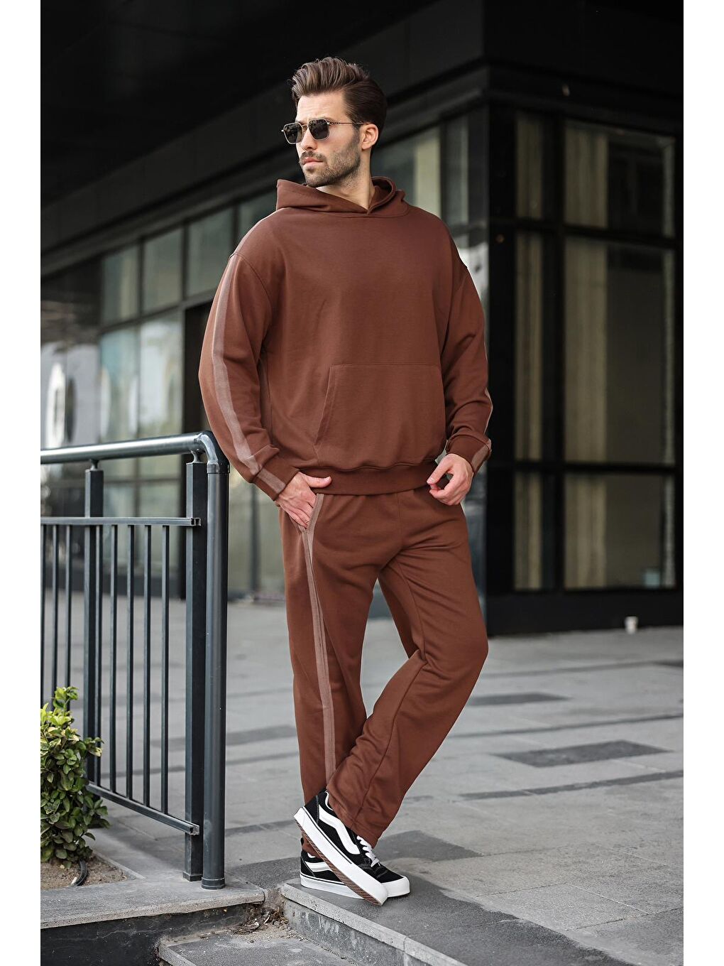 Acı Kahverengi Kanguru Cep Kapüşonlu Erkek Eşofman Takımı E7336-3