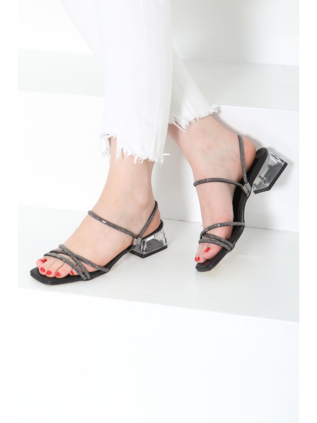 Kadın Siyah Çapraz Detaylı Terlik Sandalet - 27150