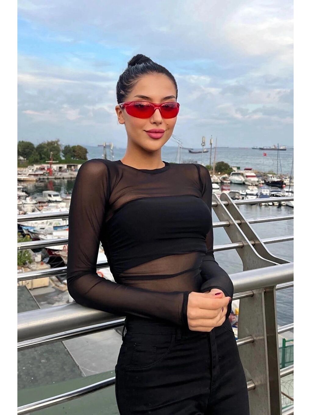 Siyah Yuvarlak Yaka Yan Büzgülü Tül Bluz-1