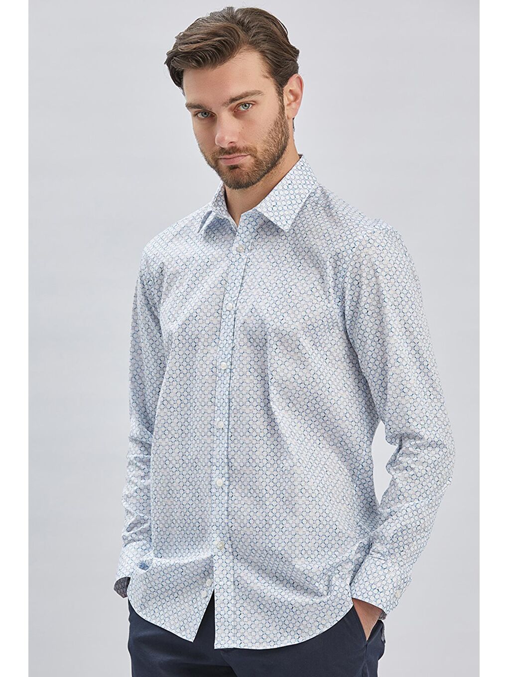 Koyu Mavi Uzun Kollu Baskılı  Sert Yaka Cepli Klasik Comfort Fit Gömlek 1004240107-3