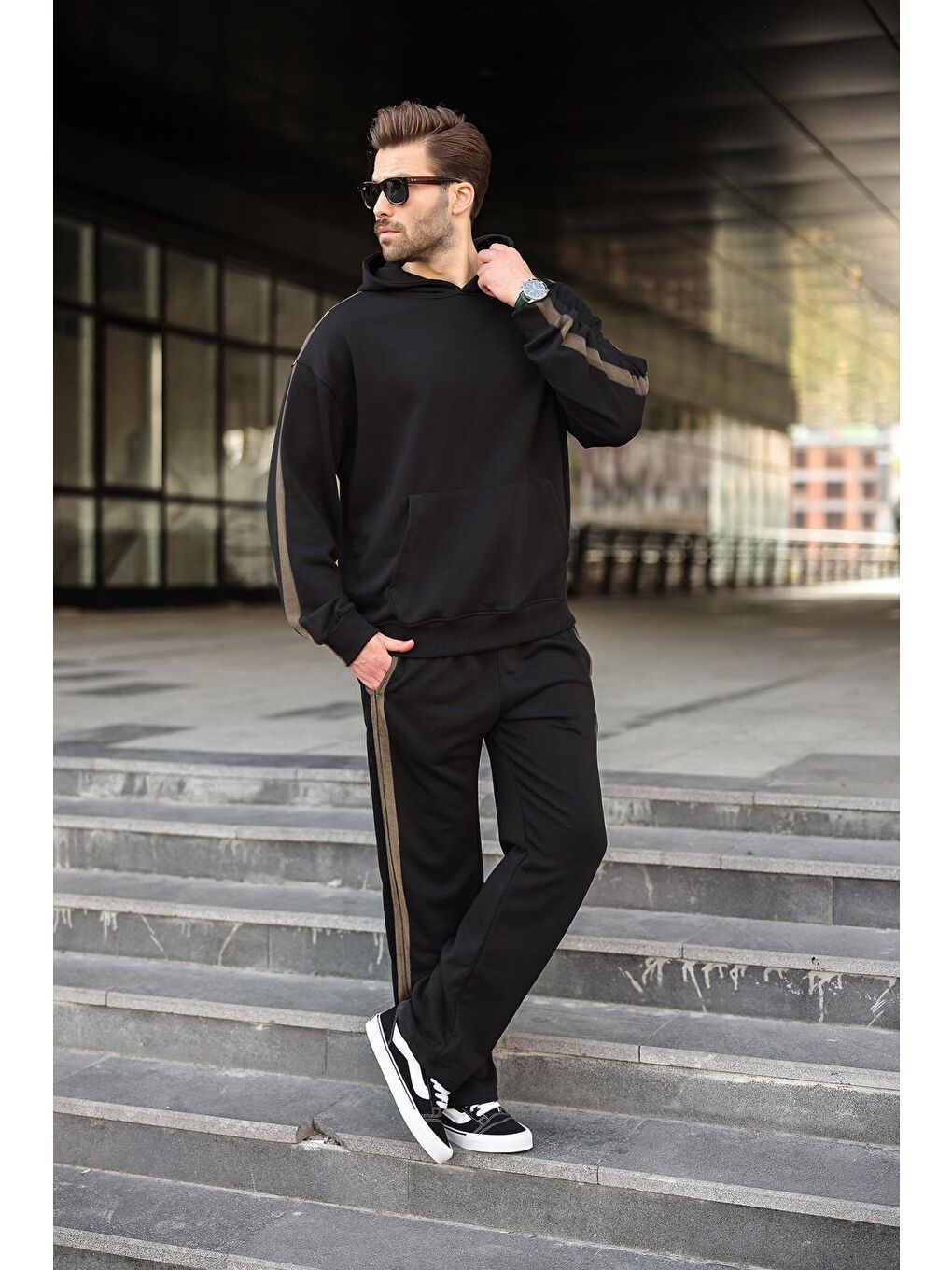 Siyah Kanguru Cep Kapüşonlu Erkek Eşofman Takımı E7336-1