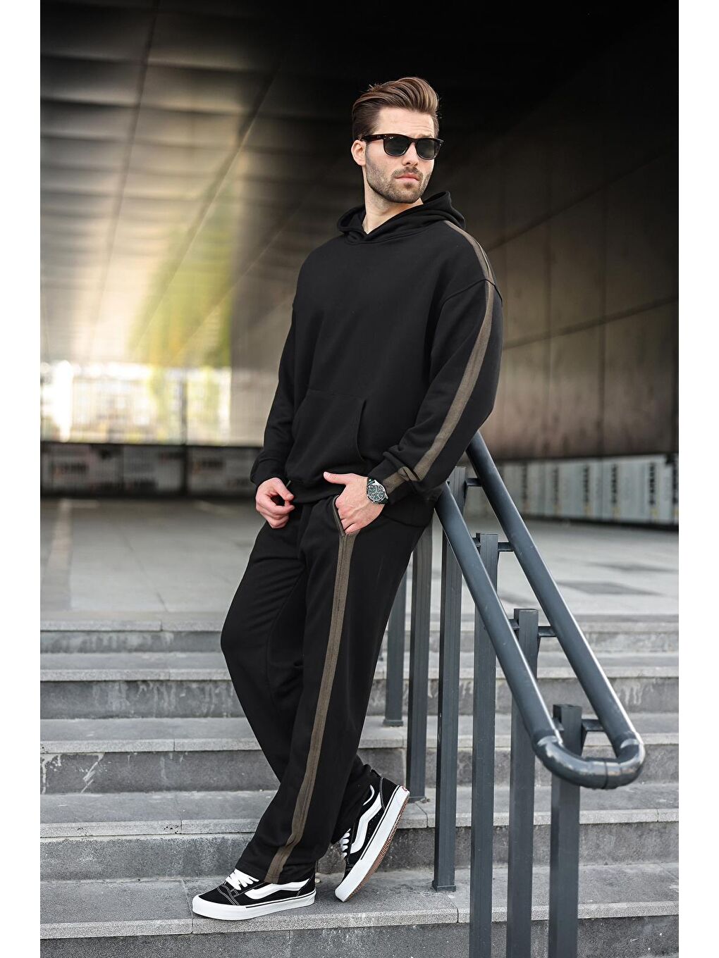 Siyah Kanguru Cep Kapüşonlu Erkek Eşofman Takımı E7336-3