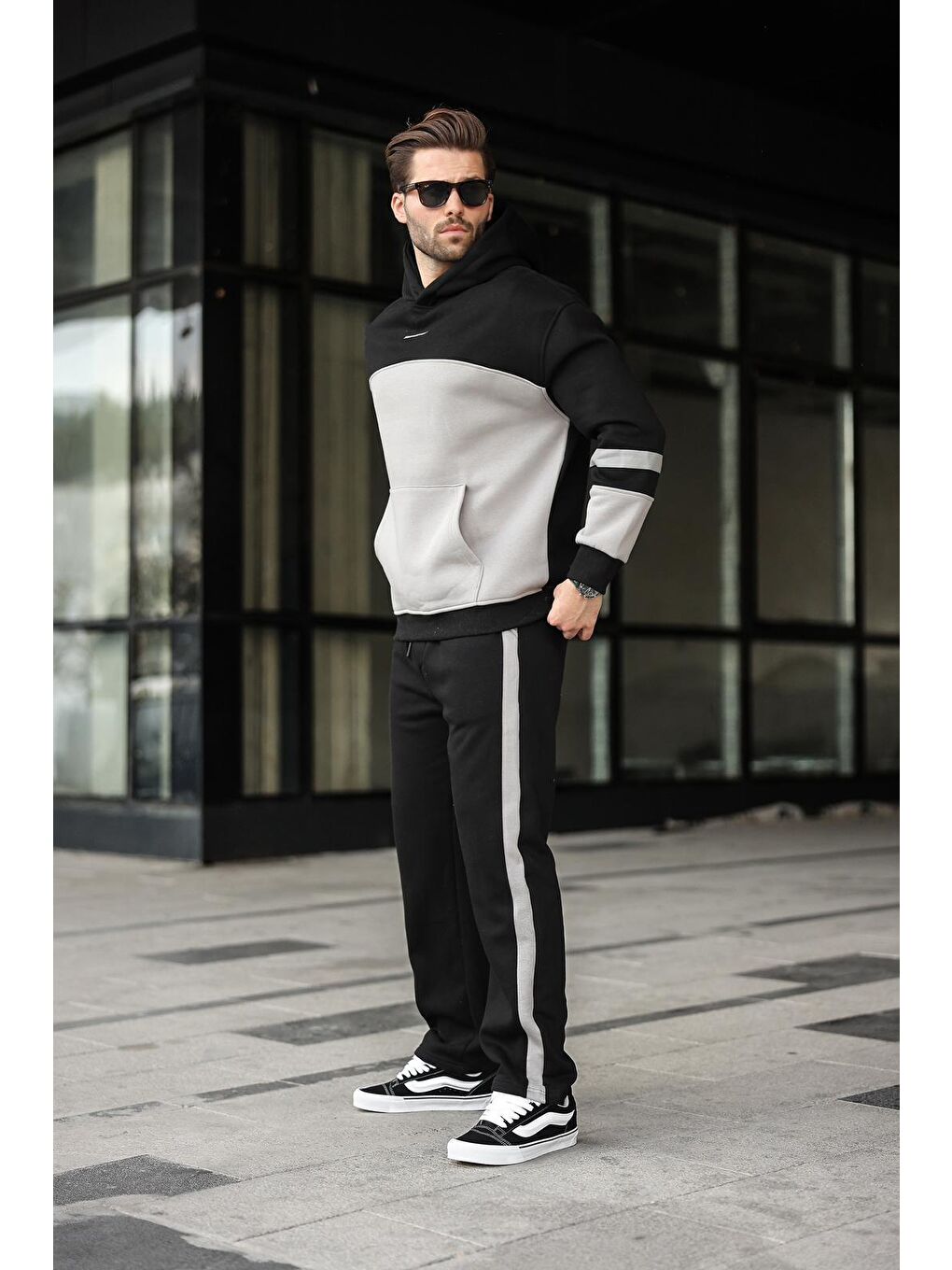 Siyah Alt Üst Kapüşonlu Eşofman Takımı E7340