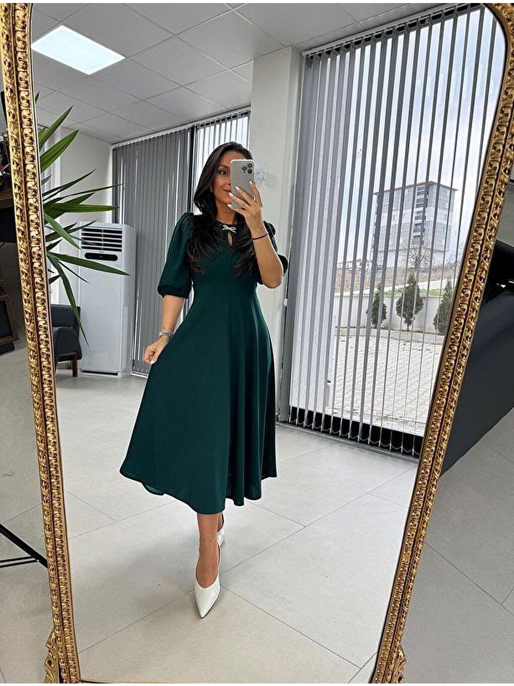 Yeşil Kadın Kısa Kollu Bisiklet Yaka Fiyonk Broşlu Midi Janjan Krep Elbise-1
