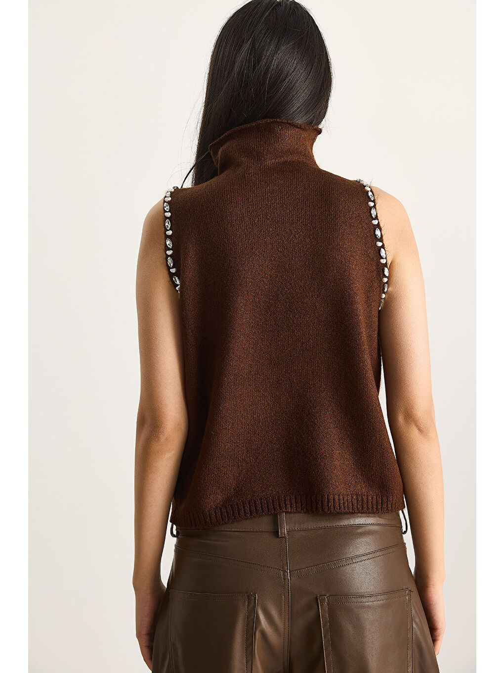 Kahverengi Kadın Taş Detaylı Yarım Balıkçı Yaka Triko Bluz-6