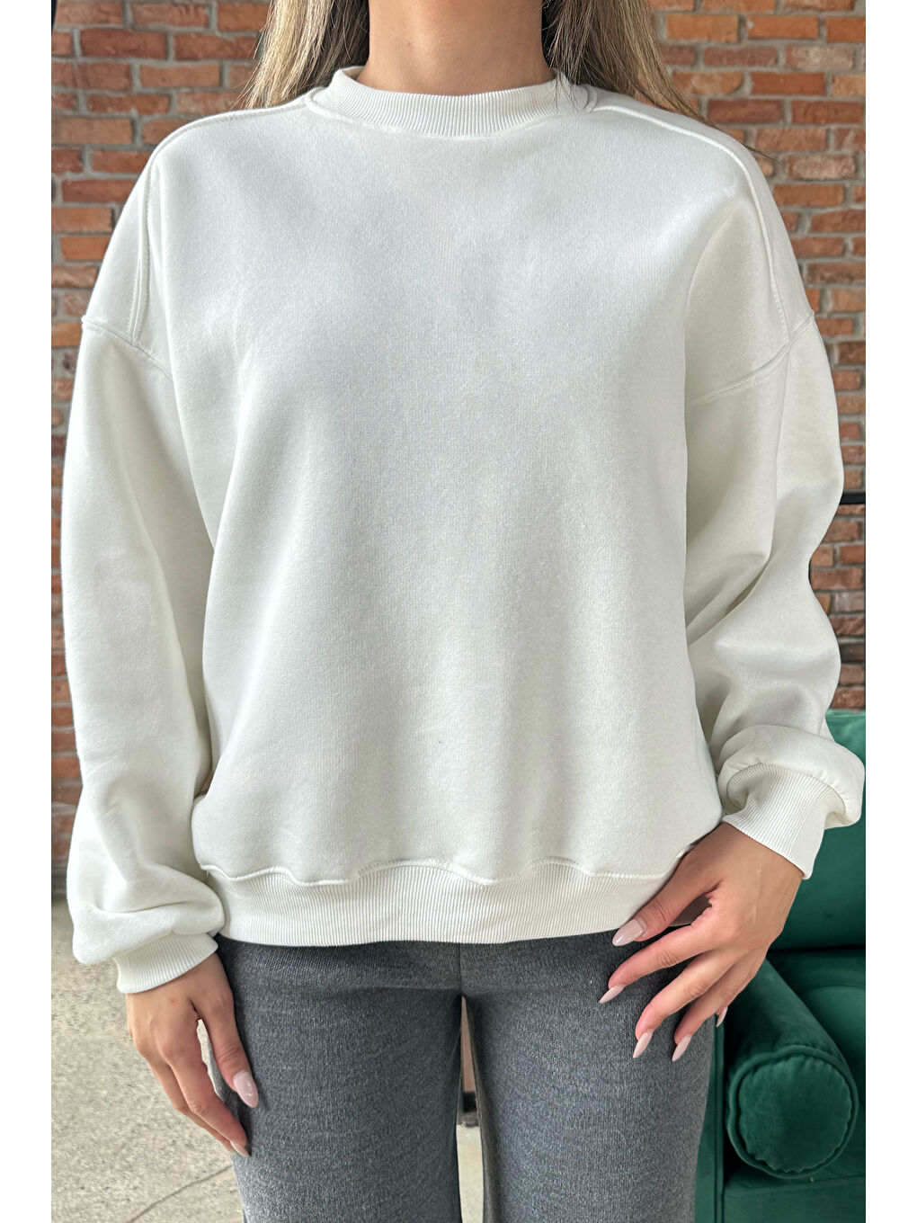 GÜLSELİ Ekru Bisiklet Yaka Oversize Kadın Sweatshirt - 2