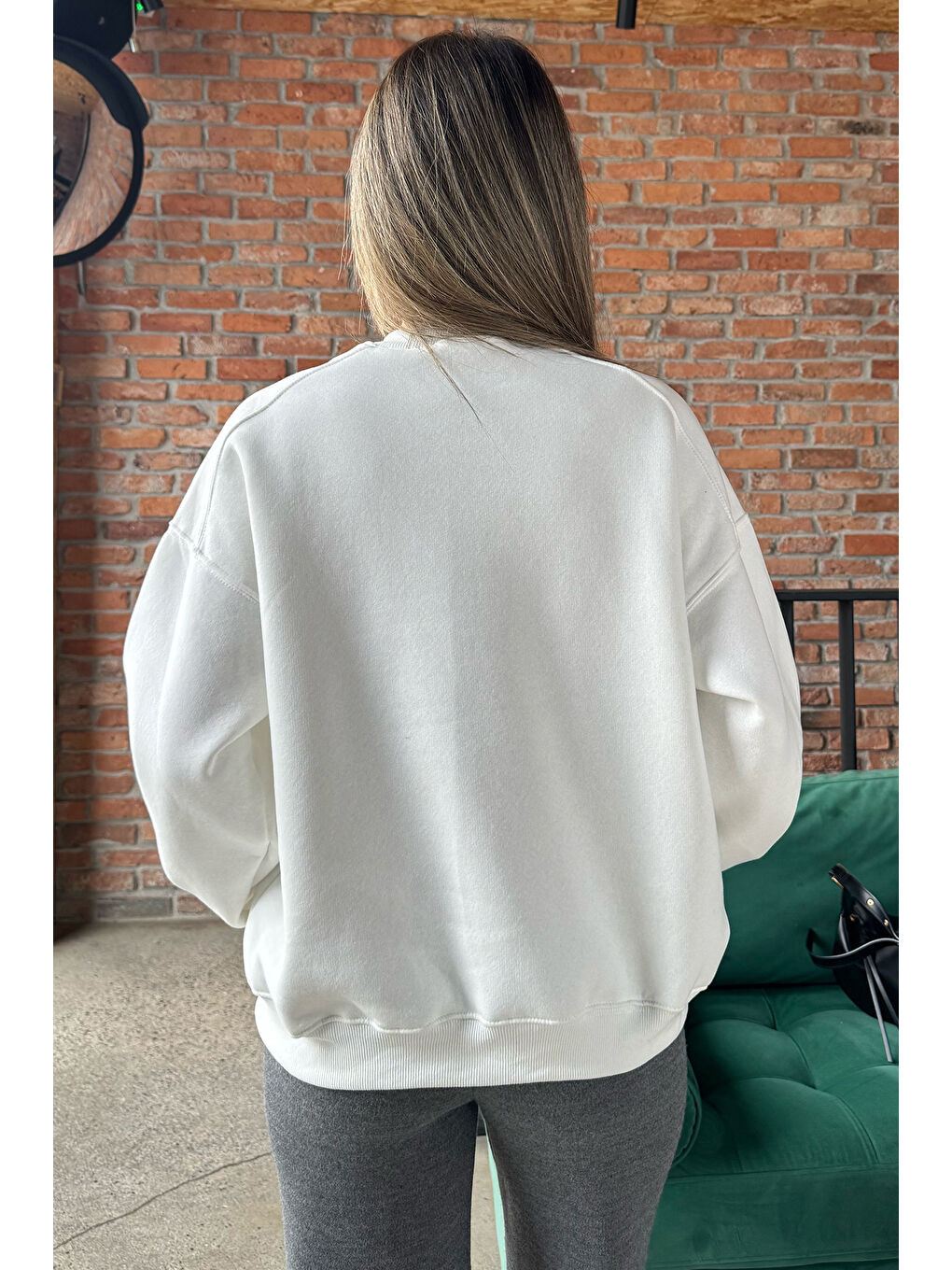 GÜLSELİ Ekru Bisiklet Yaka Oversize Kadın Sweatshirt - 3