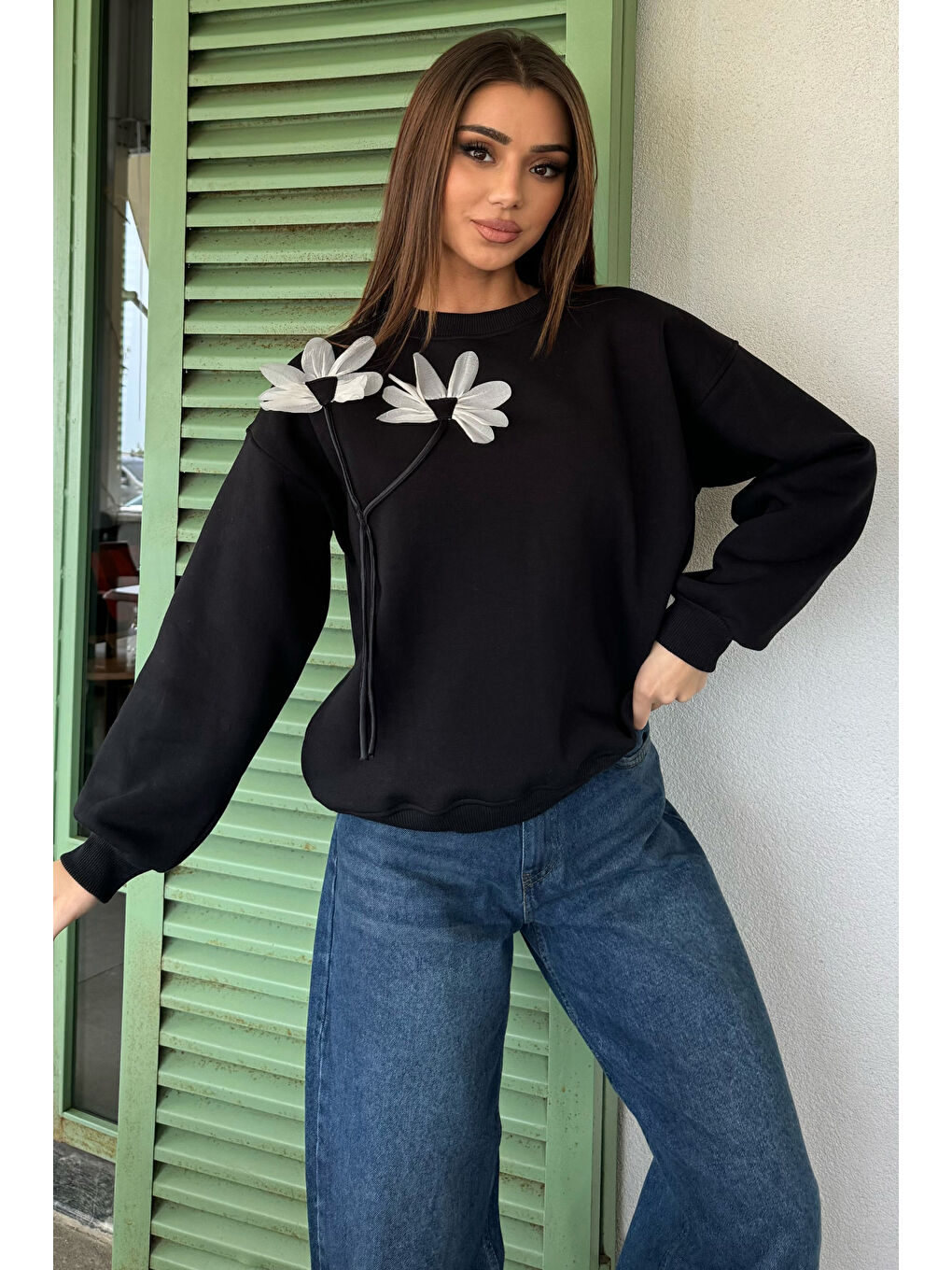 GÜLSELİ Siyah Gül Detaylı Şardonlu Sweatshirt