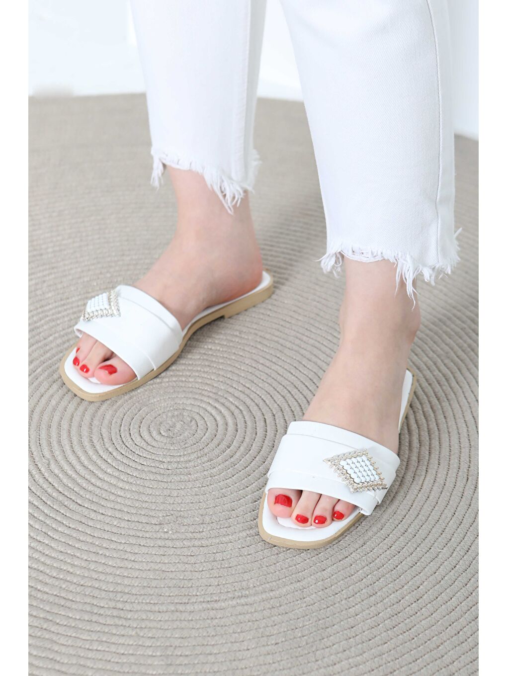 Kadın Beyaz Tokalı Terlik - 27157-2