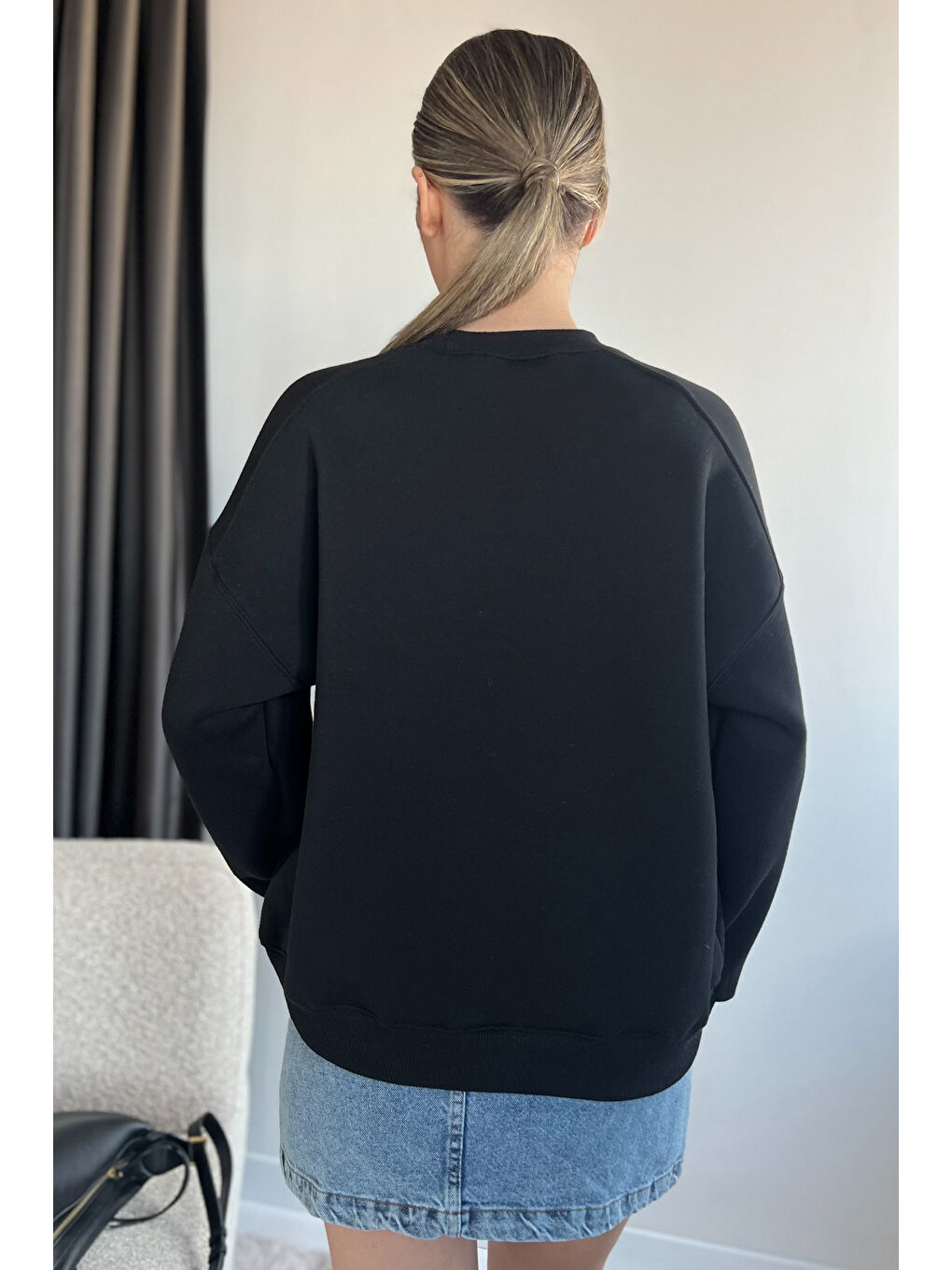 GÜLSELİ Siyah Bisiklet Yaka Oversize Kadın Sweatshirt - 3