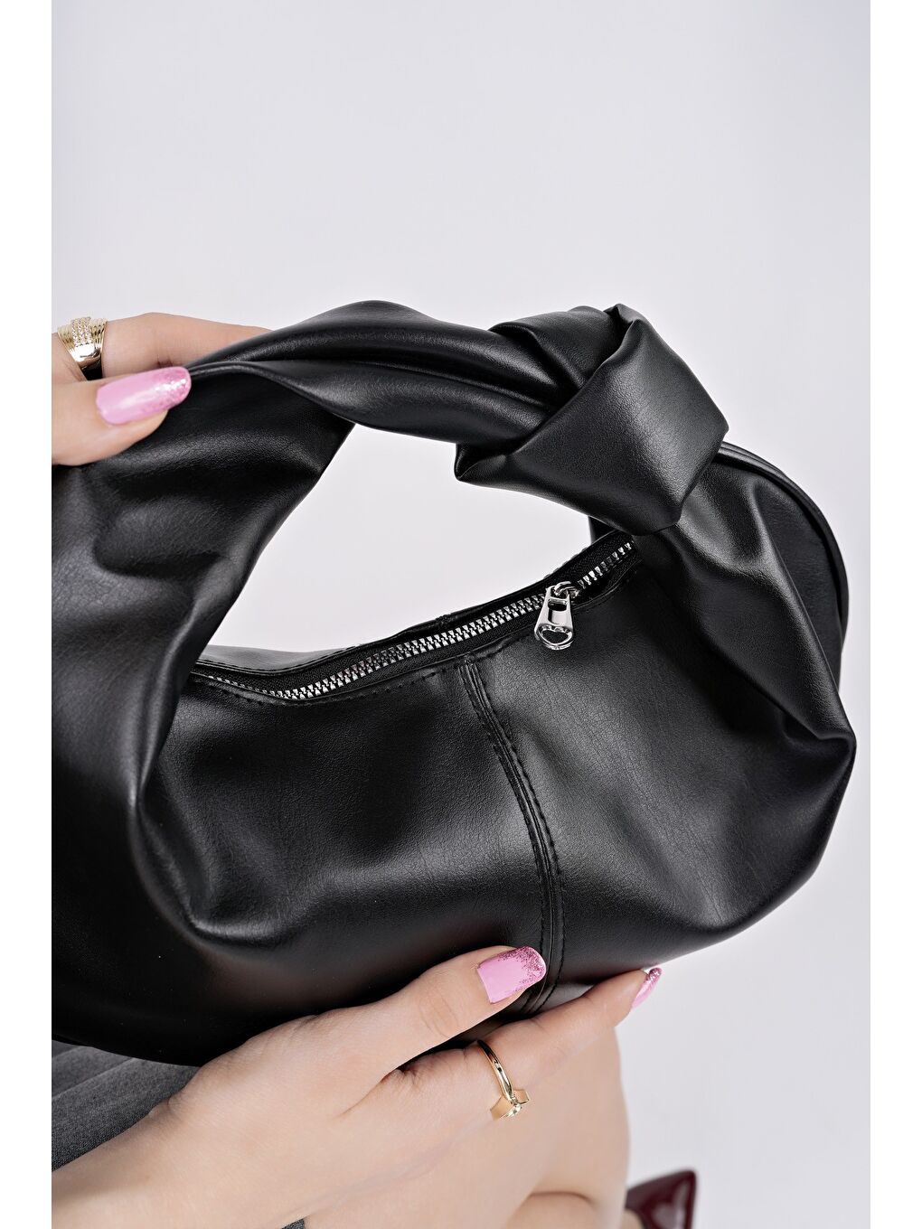 Siyah LUCCİ Kadın Düğümlü Oval El Çantası-1