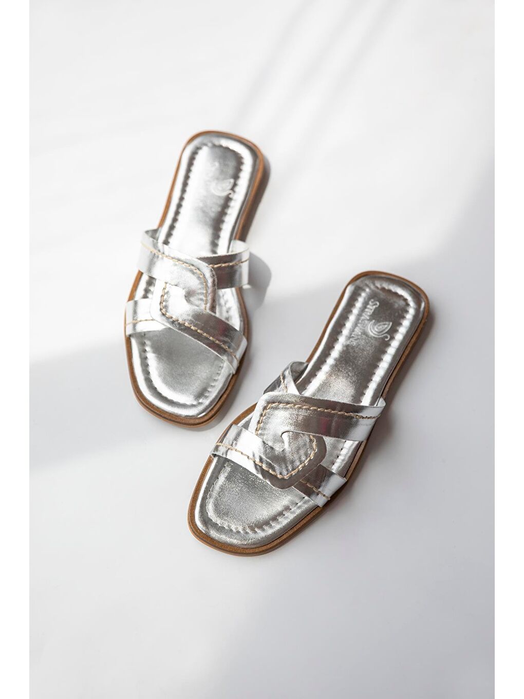 Gri Samira  Kadın Tek Bant  Günlük Deri Terlik Gümüş