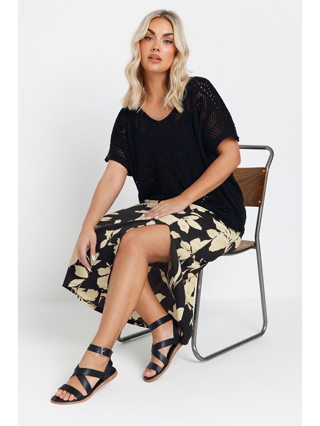 Siyah Büyük Beden Bürümcük Kumaş Yırtmaç Detaylı Beli Lastikli Etek 303769-1