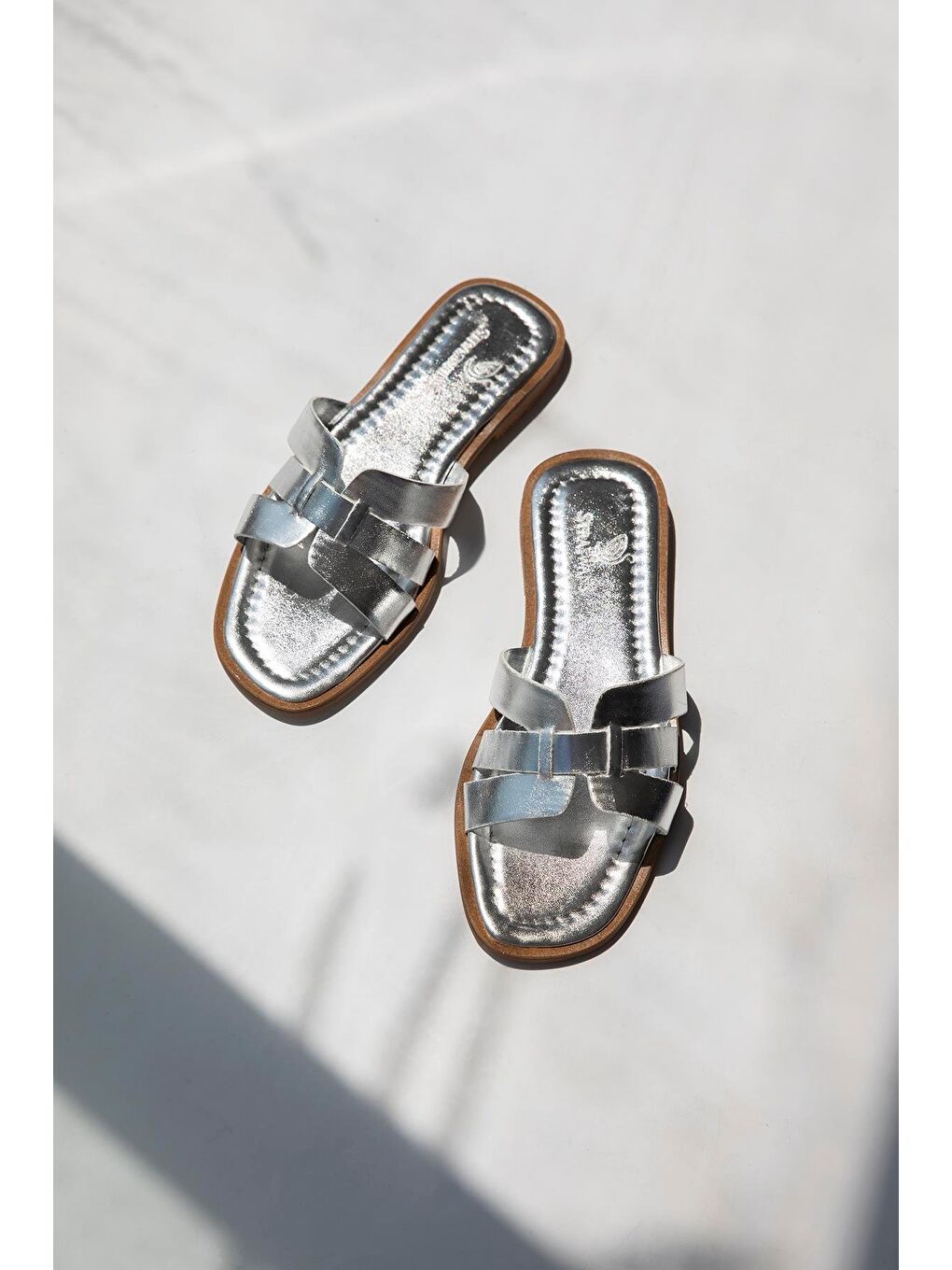 Gri Stephan Kadın Tek Bant  Günlük Deri Terlik Gümüş-1